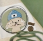 Preview: Patch / Aufnäher  - "Klein & Frech" - BLAU Hintergrund Oliv - Rund