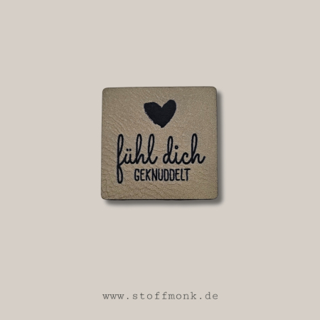 Label - Fühl dich geknuddelt (HERZ) - ca. 4 cm x 4 cm - Kunstleder ++ Farbauswahl ++