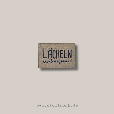 Label - "Lächeln nicht vergessen" - ca. 2,5 cm x 3,5 cm  - Kunstleder ++ Farbauswahl ++