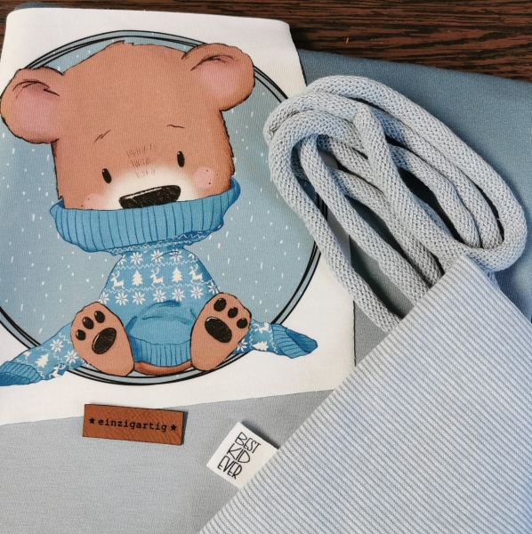 Patch / Aufnäher  - Brauner Bär sitzend - blauer Hintergrund