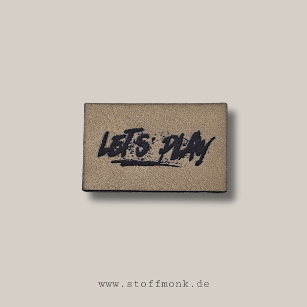 Label  " LETS PLAY " -  ca. 2,5 x 4 cm - Kunstleder ++ Farbauswahl ++