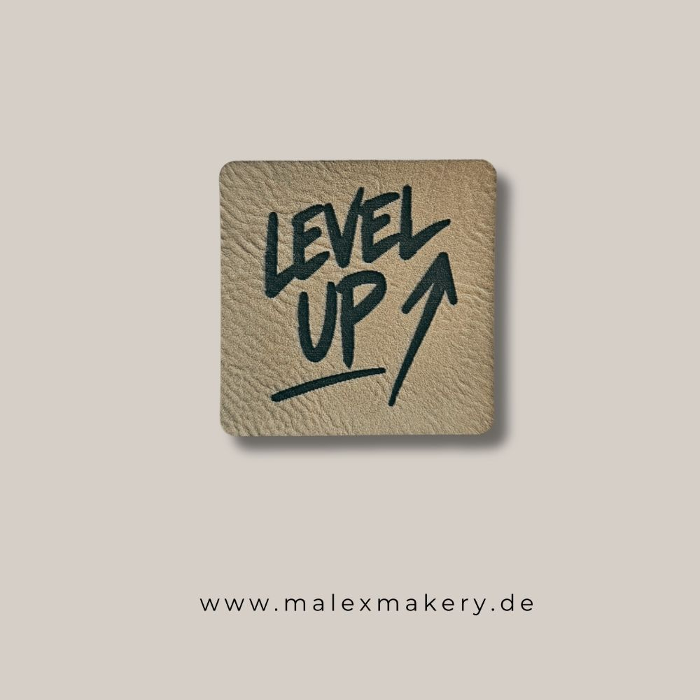 Label - " LEVEL UP " - ca. 5 cm x 5 cm - Kunstleder ++ Farbauswahl ++
