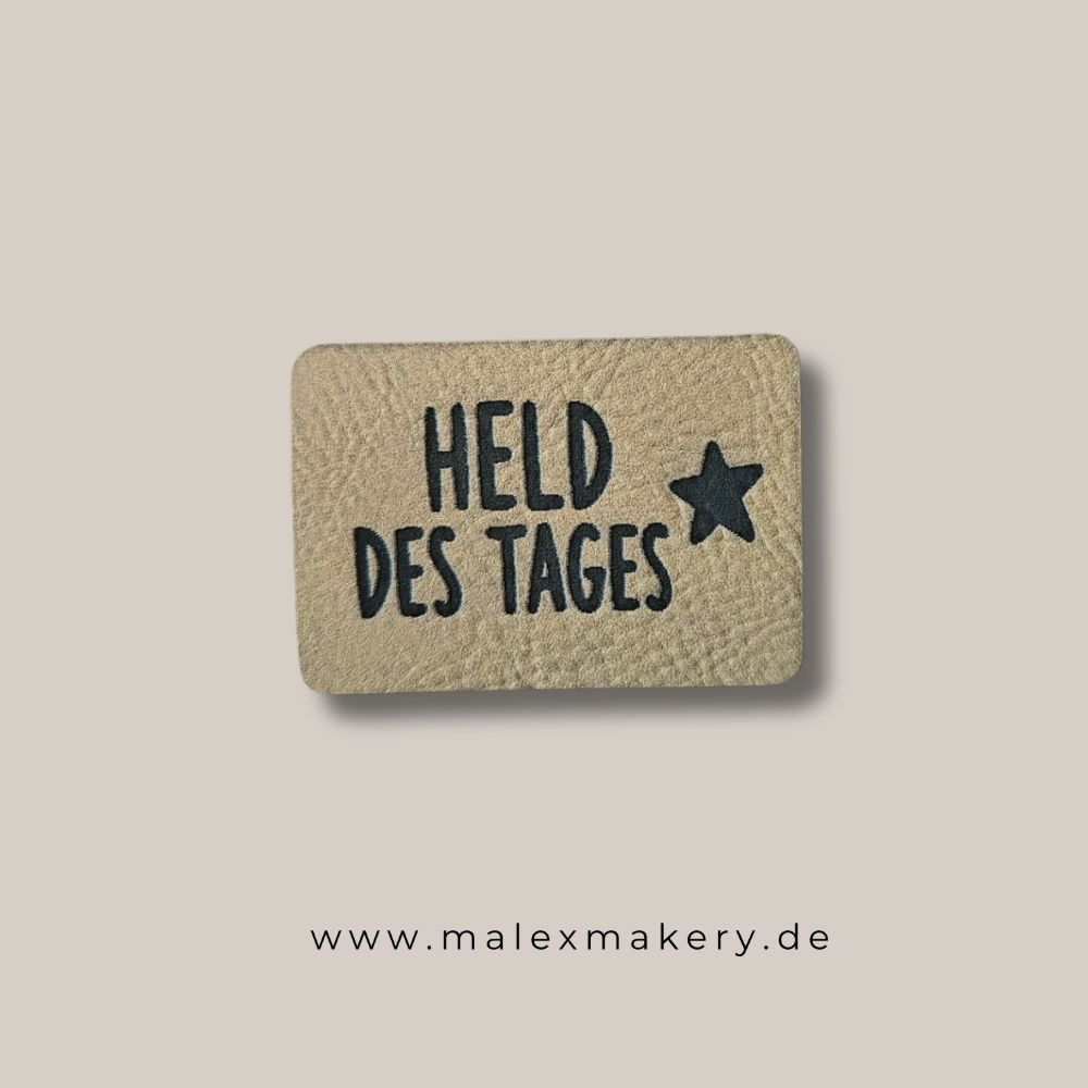 Label - " HELD DES TAGES " - ca. 3,5 cm x 5 cm - Kunstleder ++ Farbauswahl ++