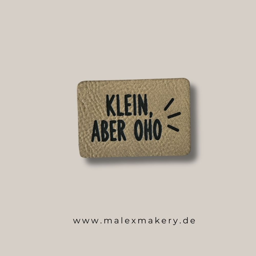 Label - " KLEIN ABER OHO " - ca. 3,5 cm x 5 cm - Kunstleder ++ Farbauswahl ++