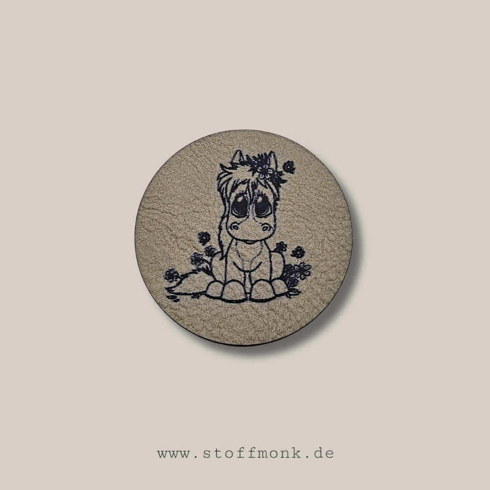 Label - Pferd "Blümchenliebhaber" RUND - ca. 4 cm Durchmesser - Kunstleder ++ Farbauswahl ++