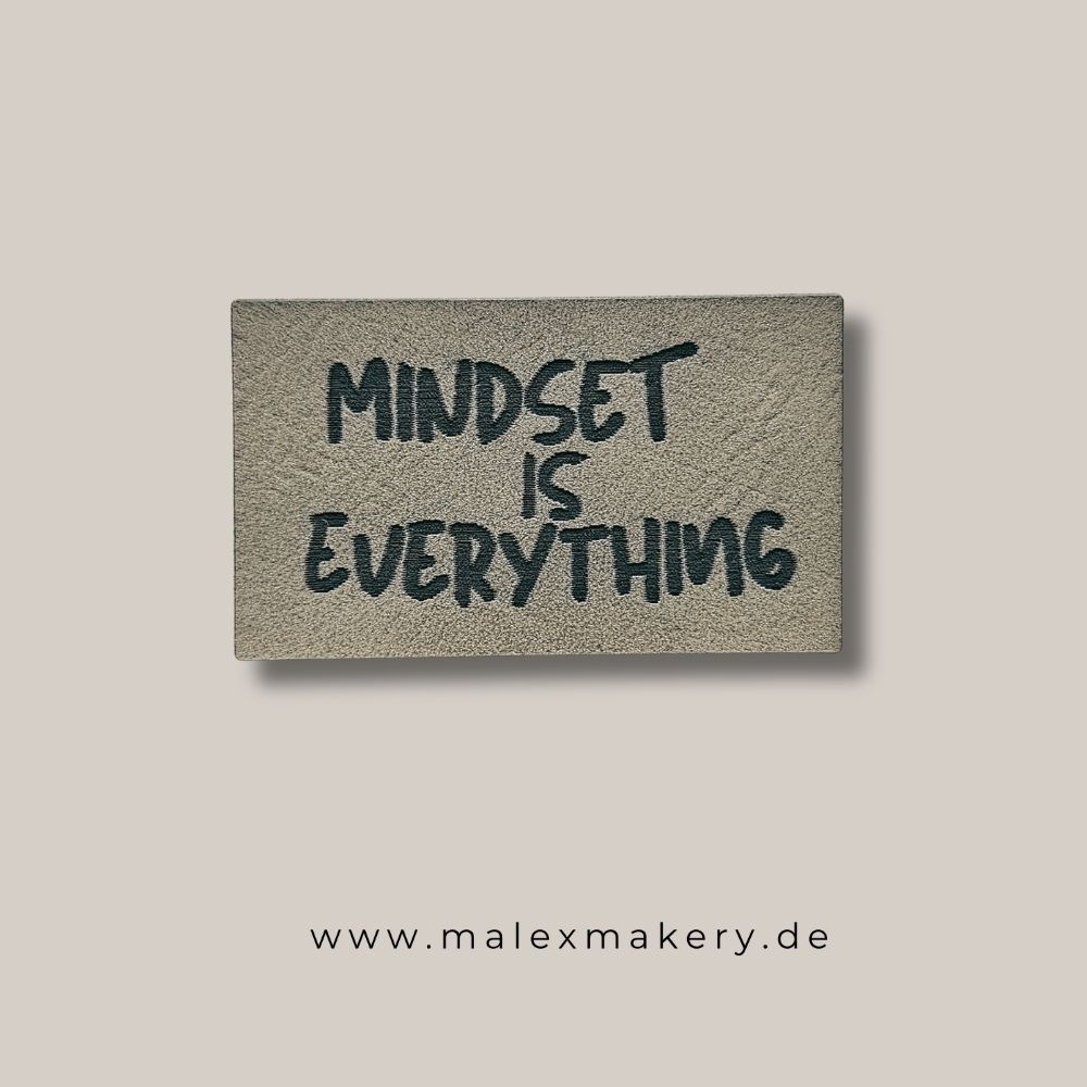 Label  " MINDSET IS EVERYTHING " -  ca. 5 cm breit - Kunstleder ++ Farbauswahl ++