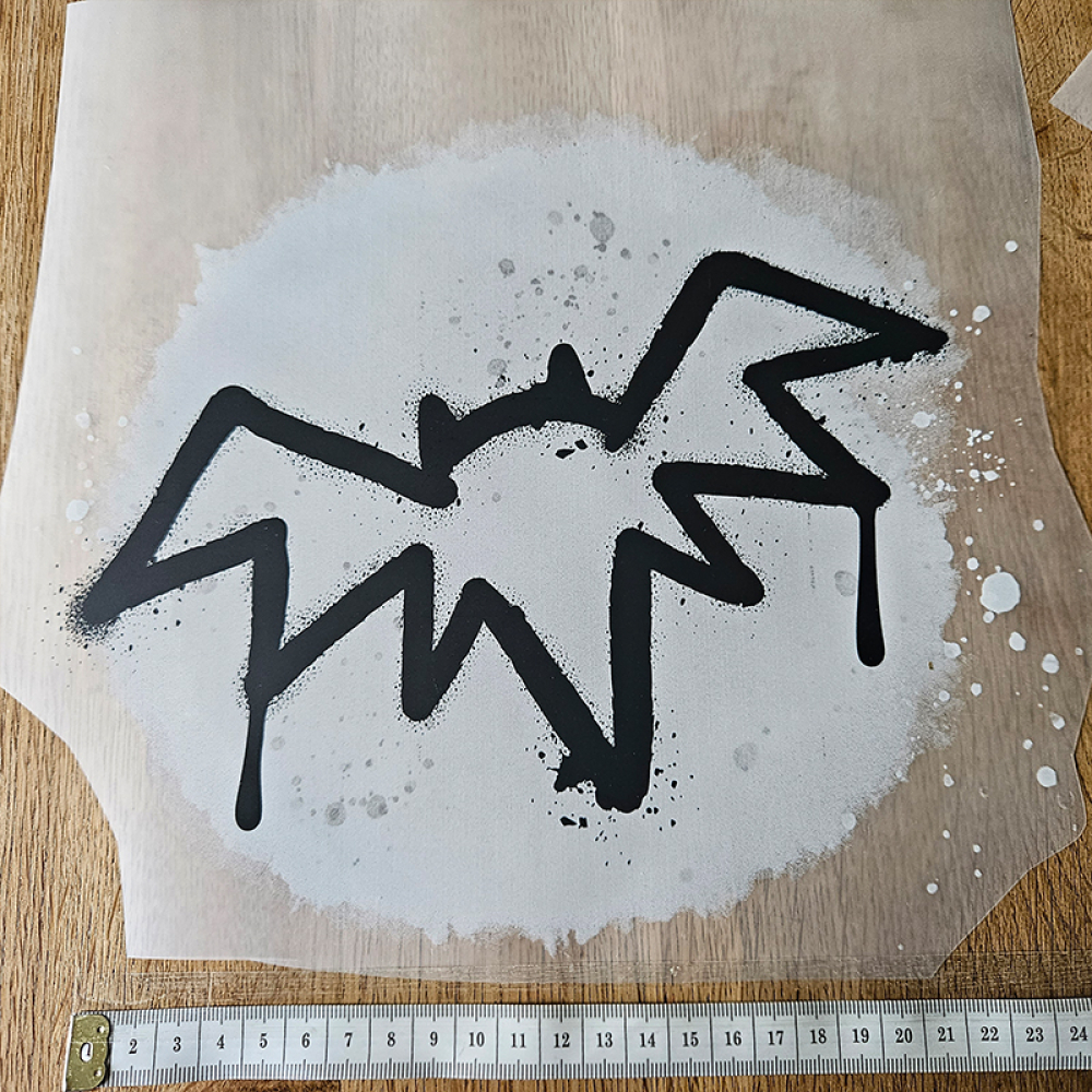 Bügelbild versandfertig - längste Seite ca. 23 cm   - WA_H98_23cm / Fledermaus gross Button grau